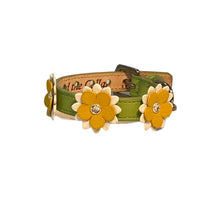 Cargar imagen en el visor de la galería, Penelope Flower Leather Dog Collar with Crystal on Flower Product vendor